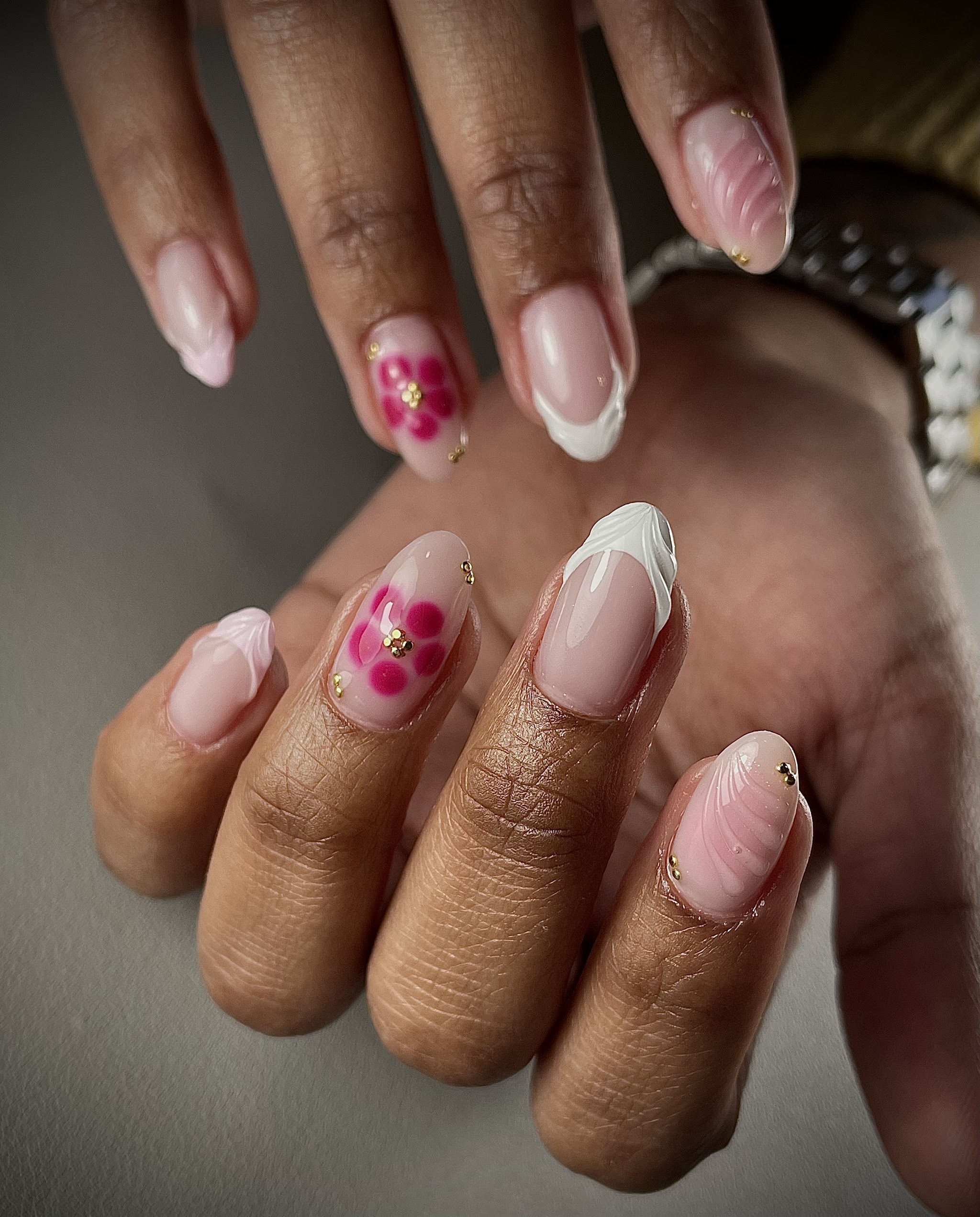 French tips met roze bloemetjes