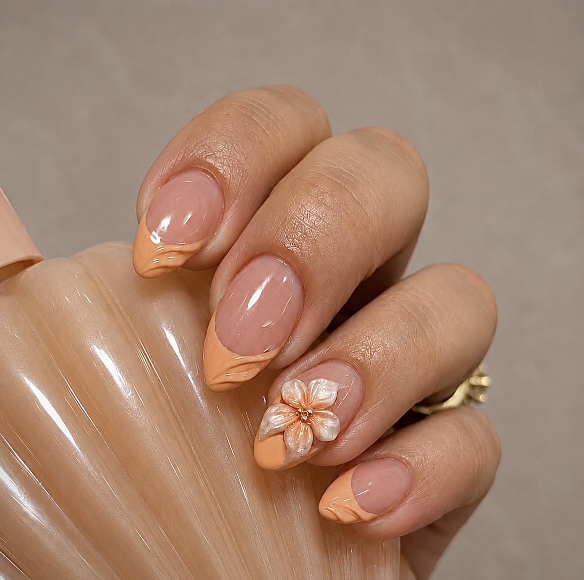 Perzik French tips met een 3D-bloem