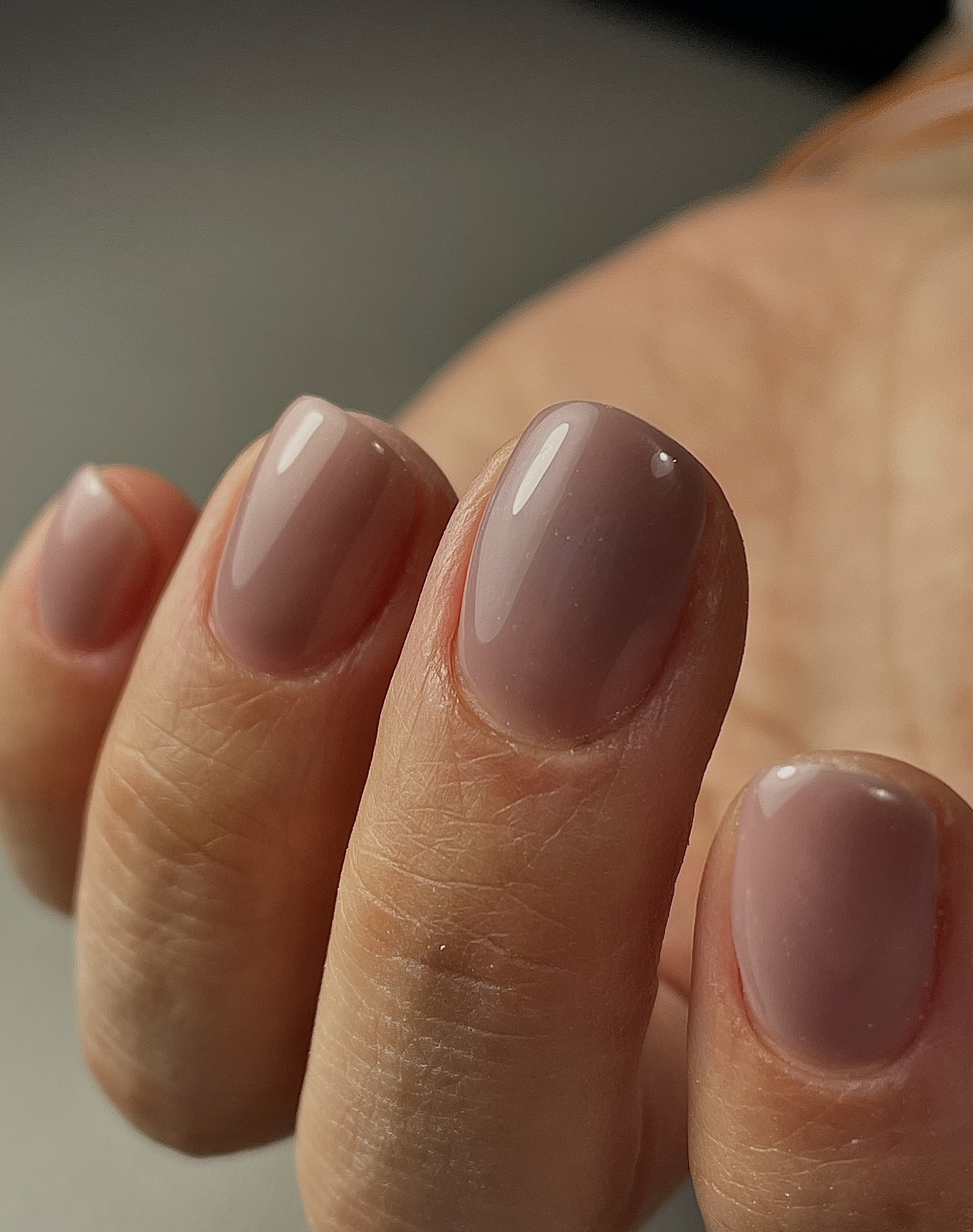 Effen taupe biab nagels